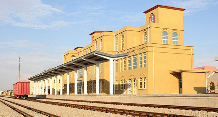 Estação ferroviária construída pela China em Angola