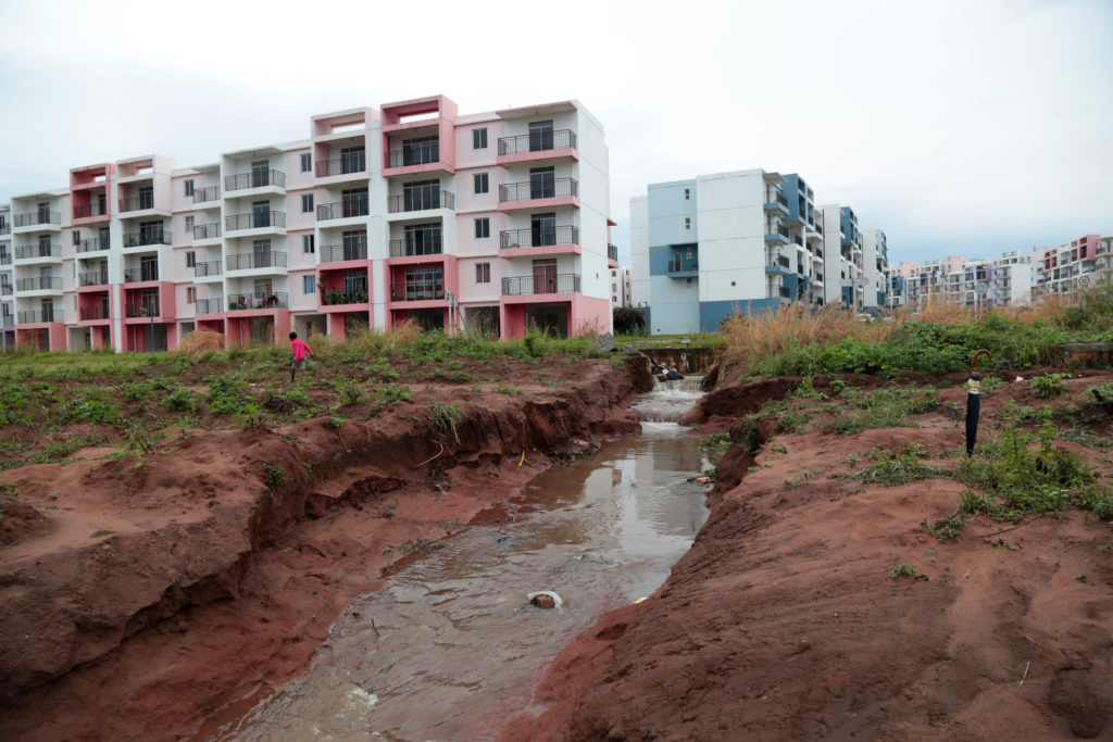 Centralidade de Mussungue, na Província da Lunda Norte, vendo-se a ravina que precisa de ser dominada (Foto Benjamim Cândido / JAIMAGENS)