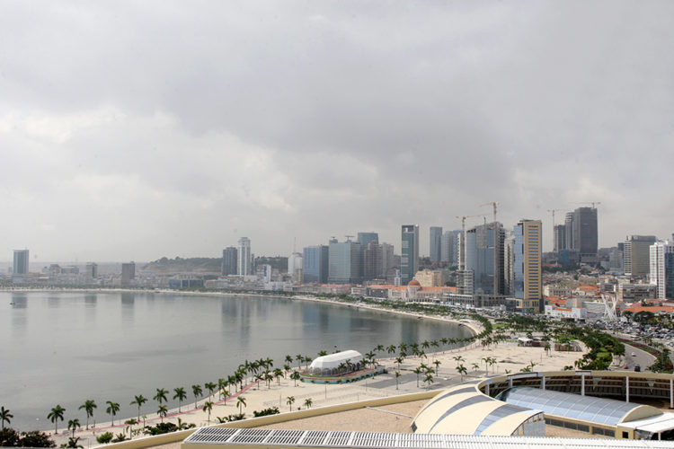Projecto Baía de Luanda, uma das grandes obras lançadas na época do "boom" petrolífero (Foto Vigas da Purificação / JAIMAGENS)