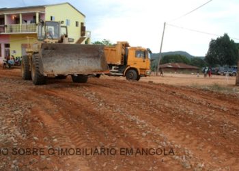 Aspecto do início dos trabalhos de requalificação urbana da comuna de Kibaxe (Foto Adão João Pedro / Angop)