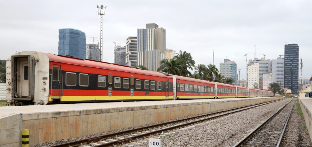 Além do Porto de Luanda, a zona do Bungo tem a estação de comboio dos Caminhos de Ferro de Luanda