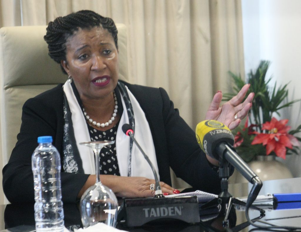 Ângela Bragança, Ministra da Hotelaria e Turismo de Angola