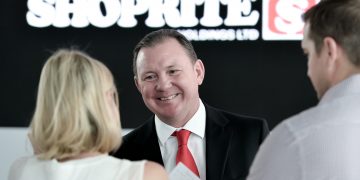 O CEO da ShopRite, Pieter Engelbrecht, durante a apresentação dos resultados financeiros do grupo, referentes ao último semestre de 2019, na Cidade do Cabo