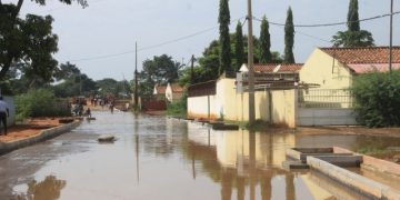 Município do Dande com ruas alagadas