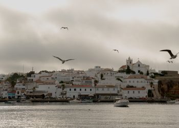 O relevo que os investidores dão a zonas como Vilamoura, Albufeira e Carvoeiro começa a dirigir-se para novos pontos do Algarve (Foto Alleksana/Pexels)