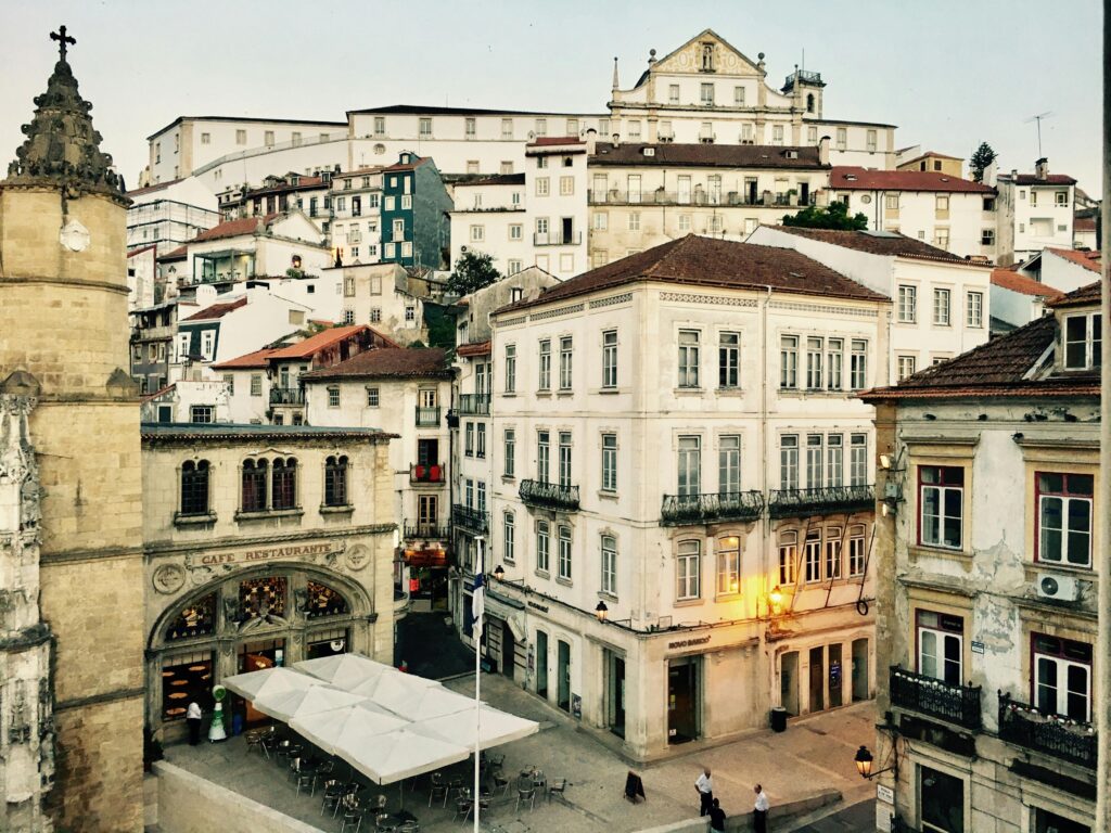 Em destaque nas transações aparecem os distritos de Coimbra e Braga, com crescimentos de 27,4% e 24% respetivamente (Foto Egor Kunoksky/Pexels)