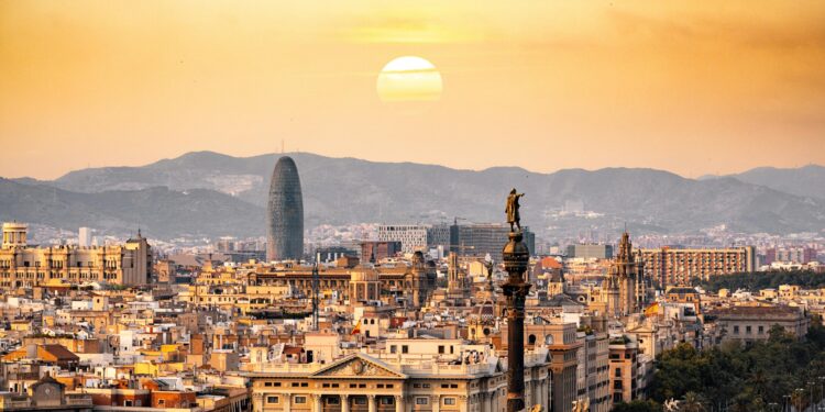 Destaca-se a presença de imóveis localizados em Barcelona (Foto Aleksander Pasaric/Pexels)