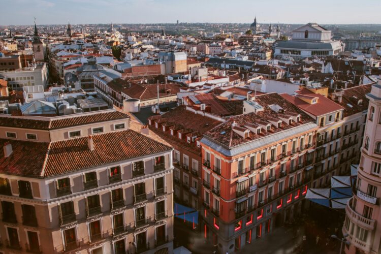 Dados revelam que o Porto está a consolidar-se como alternativa ao mercado lisboeta (Foto Pexels/Luis Quintero)
