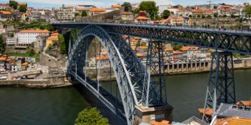 Investimento imobiliário estrangeiro representa cerca de 51% das transações efetuadas no Porto (Foto de Magda Ehlers/Pexels)