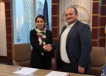 Fernando Fraga com Mahsa Baggeri, em Doha, na assinatura do contrato como Country Manager (Foto JTA)